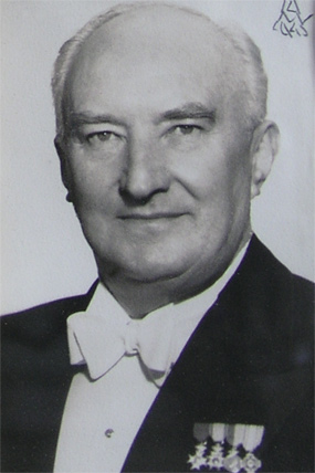 Nils Henrikson